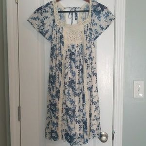 Boutique NWOT midi flutter dress lace tie back